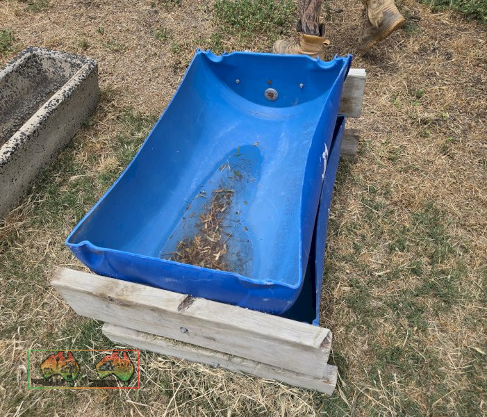 2x Poly Feed Troughs - photo 3