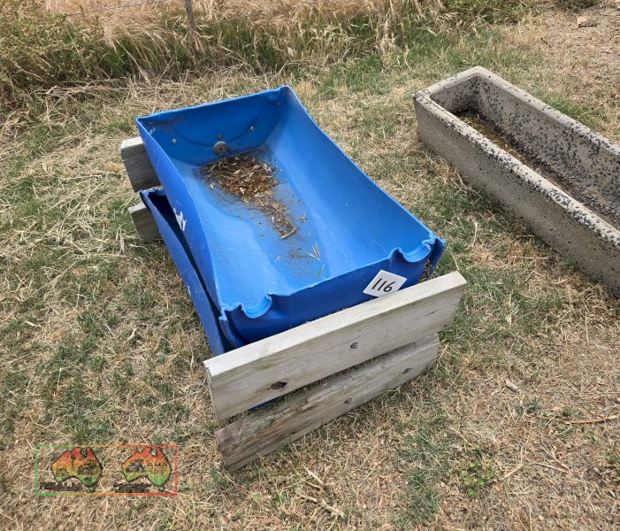 2x Poly Feed Troughs - photo 4