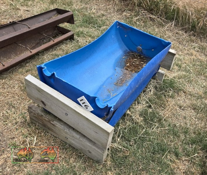 2x Poly Feed Troughs - photo 2