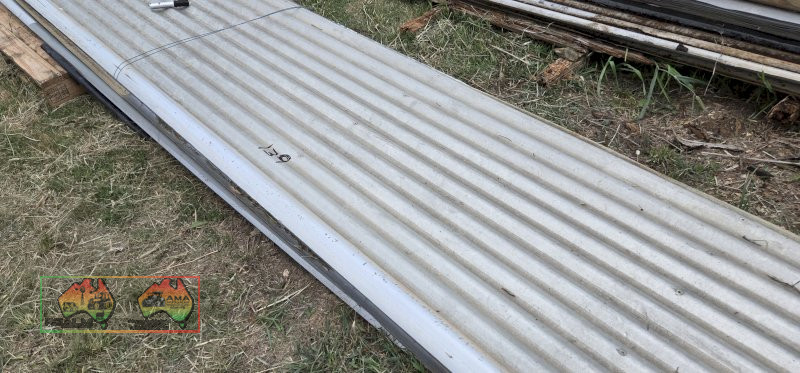 11x Corrugated iron & 3x Skylight Sheets