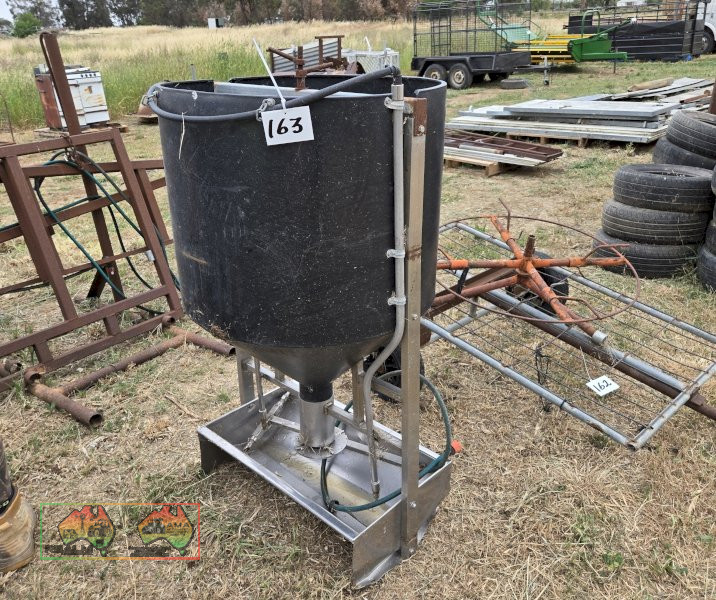Pig Feeder Trough with Watering Nipples
