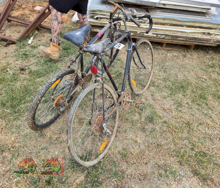 2x Push Bikes - photo 2