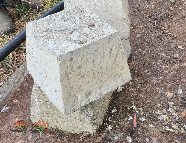 4x Concrete Support Blocks - photo 3