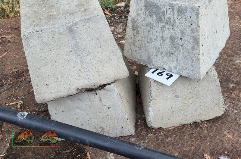 4x Concrete Support Blocks