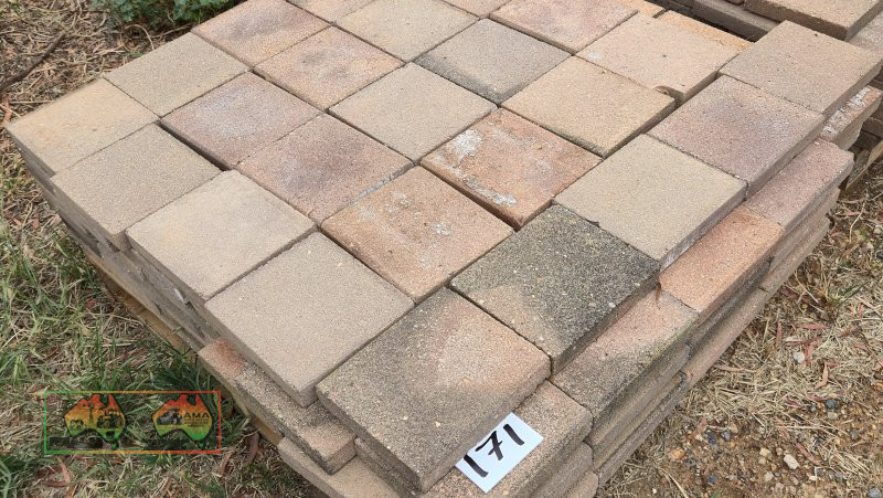 3x Pallets of Cement Pavers - photo 2