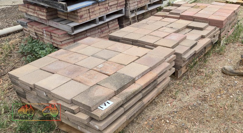 3x Pallets of Cement Pavers - photo 3
