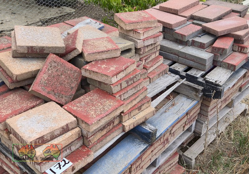 6x Pallets of Cement Pavers - photo 2