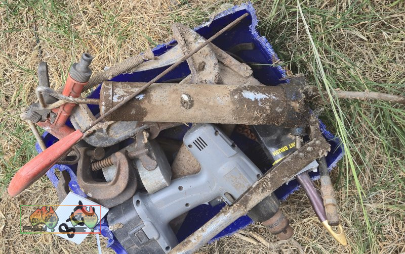 Battery Drill, Grease Gun & Sundries - photo 2