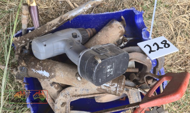 Battery Drill, Grease Gun & Sundries - photo 3