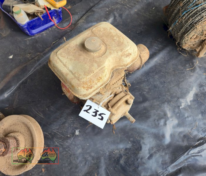 Honda G-200 Engine with Reduction Drive (Turns over) - photo 2