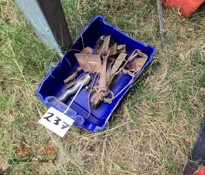 Collector's Old Traps (Not for use) - photo 2