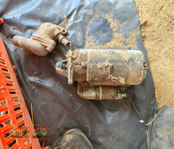 Holden Starter Motor. & Thermostat Housing - photo 2
