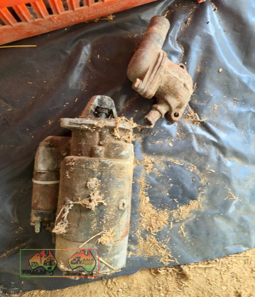 Holden Starter Motor. & Thermostat Housing - photo 4