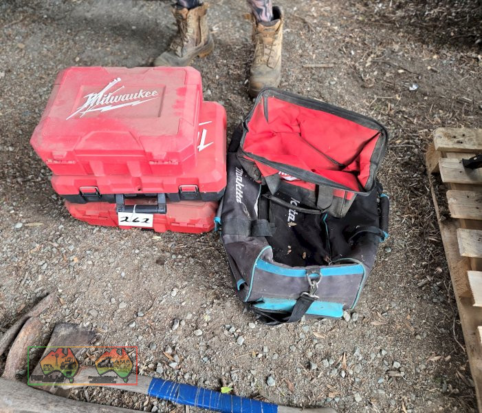Milwaukee & Makita Tool Boxes & Bags - photo 2