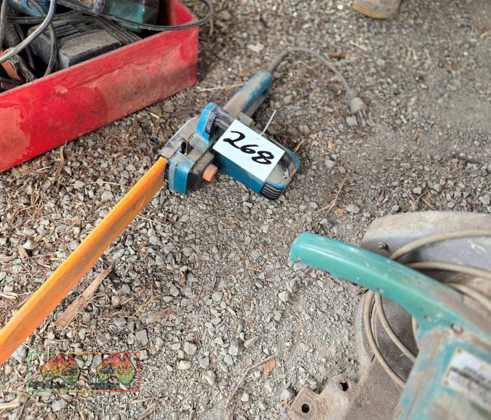 Makita electric Chainsaw - photo 2