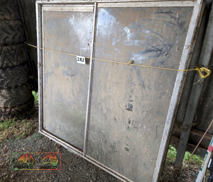 Aluminium Window (156 x 156 cm)