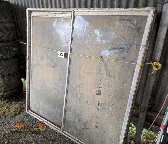 Aluminium Window (156 x 156 cm) - photo 3