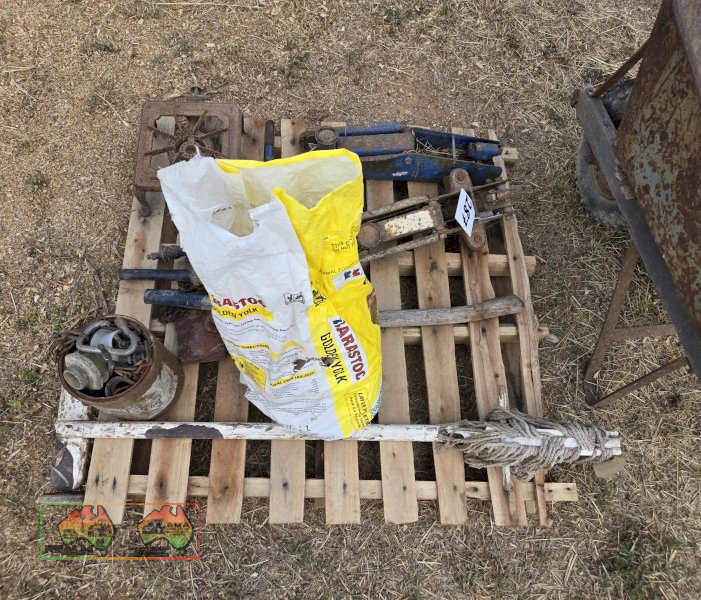 Pallet of Jacks, Sundries & A Wheelbarrow - photo 5