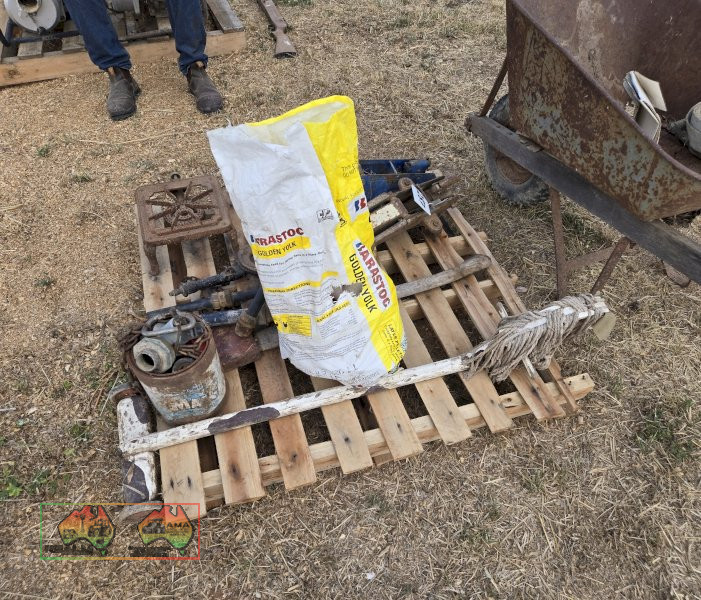 Pallet of Jacks, Sundries & A Wheelbarrow - photo 4