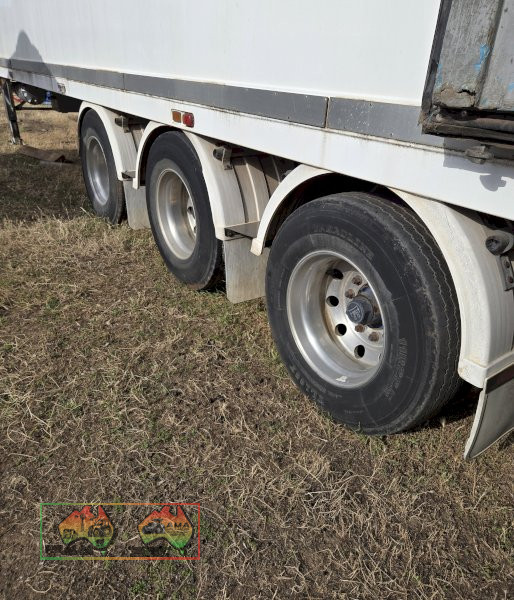 45ft FTE 'Meat Hanger' Fridge Van - photo 6
