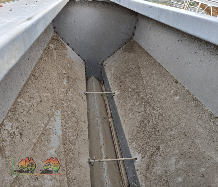 1 Ton Wheeled Paton Feeder (No.4) - photo 5