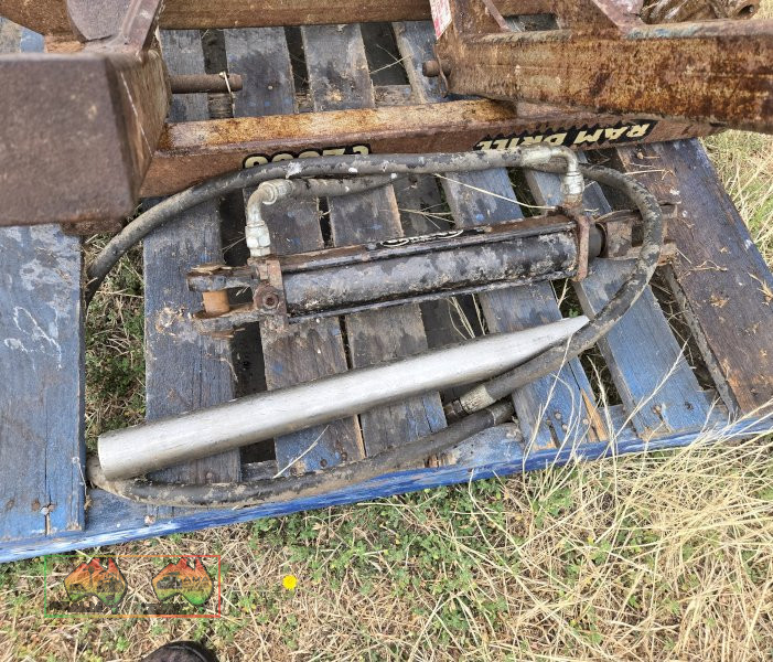 Digga Auger with Ram & 2 Augers - photo 5