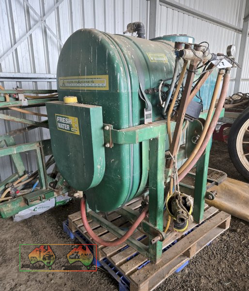 800 Ltr Goldacres 12m Boom Sprayer - photo 3