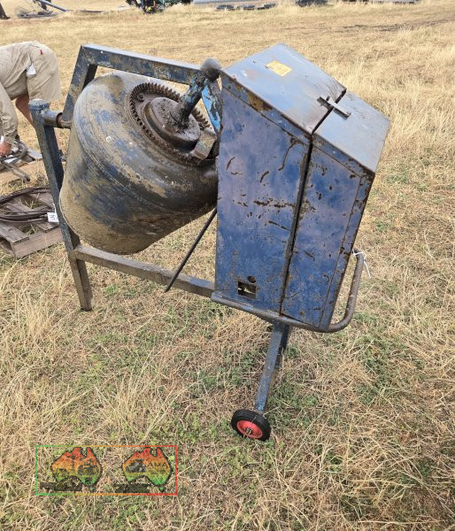 Cement Mixer with Honda G-200 Engine - photo 4