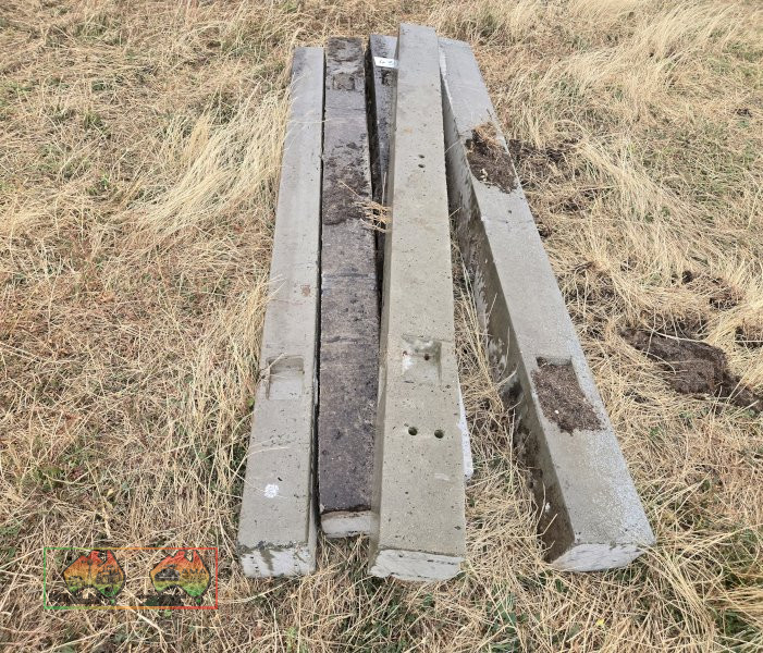 5x New Concrete Strainer Posts