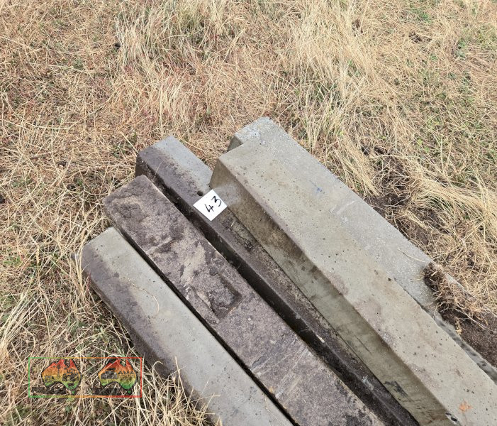 5x New Concrete Strainer Posts - photo 4