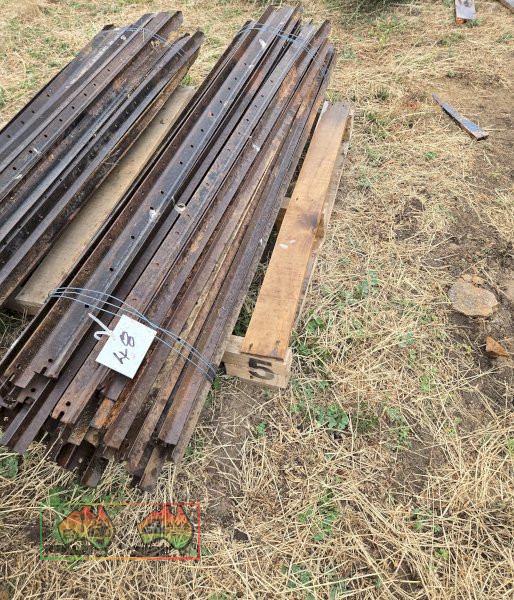 50x Steel Star Posts 1.65m