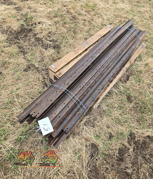 50x Steel Star Posts 1.65m