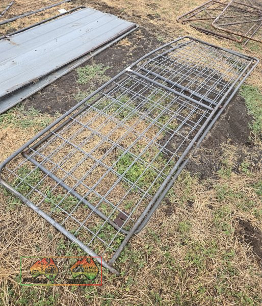 2x 10ft Sheep Yard Gates - photo 3