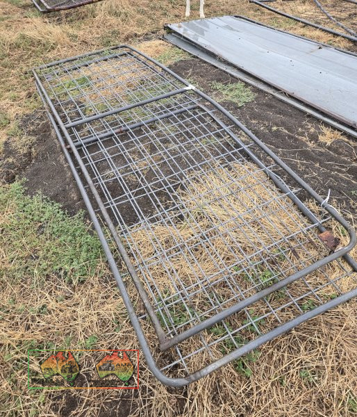 2x 10ft Sheep Yard Gates - photo 2