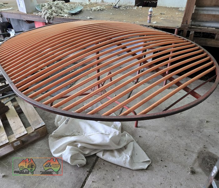 Solid Oval Wool Table, Good Cond. - photo 3