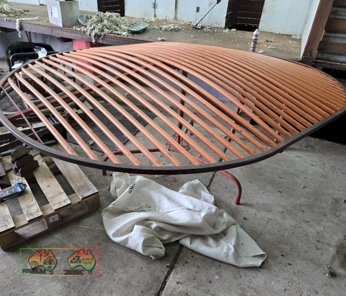 Solid Oval Wool Table, Good Cond. - photo 2