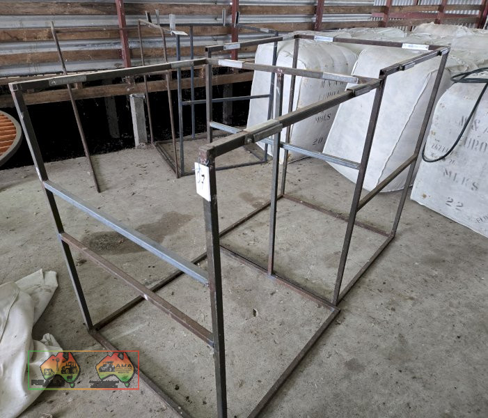 2x Solid Woolpack Holders