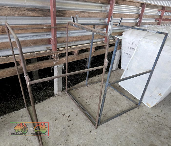 2x Woolpack Holders