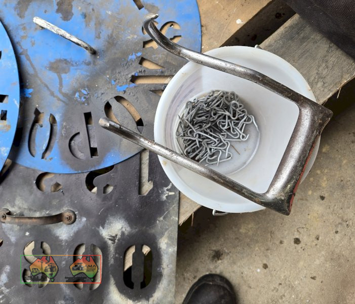 Bale Stencils, Clips & Hook - photo 5