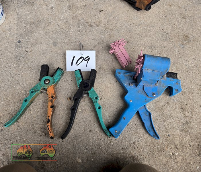 Allflex V2 Fleximatic & 2x Shearwell Tag Applicators - photo 3