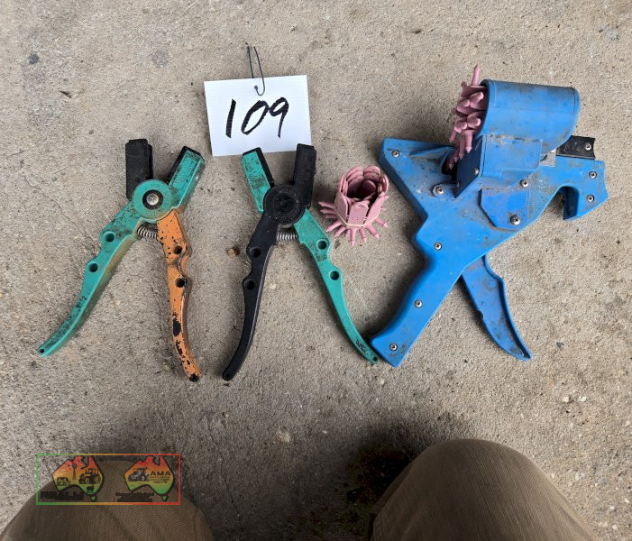 Allflex V2 Fleximatic & 2x Shearwell Tag Applicators