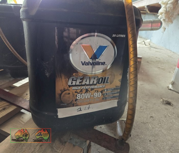 2Lt Gear Oil & Drum Pump - photo 2