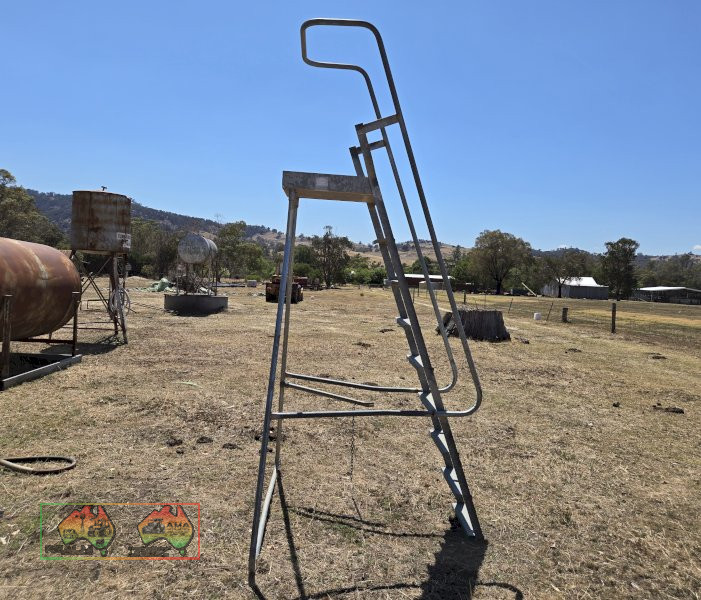 Galv. Fuel Bowser Ladder - photo 4