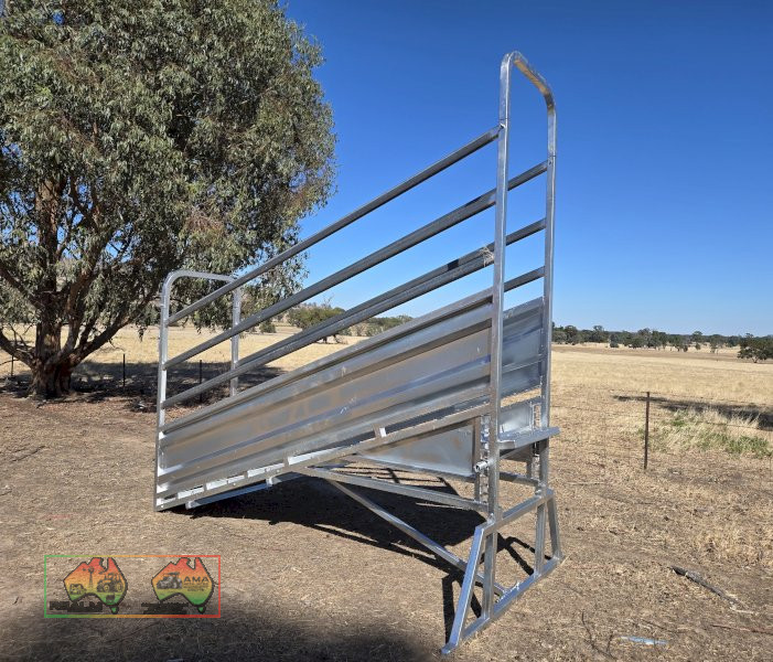 New Solid Steel Galv. Cattle Loading Ramp - photo 1