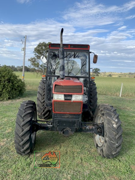 CASE International 495 4x4 Tractor - photo 3
