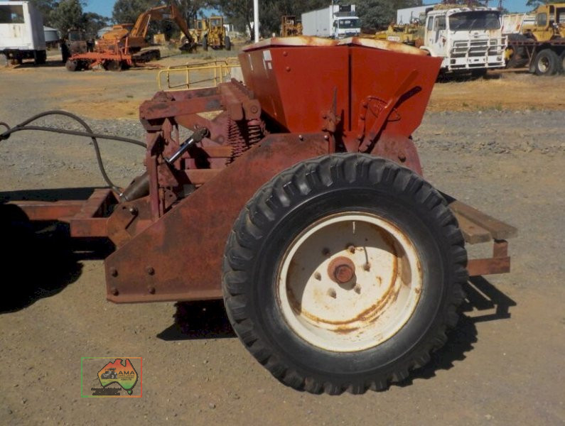 Duncan 730 Disc Multi Seeder - photo 3