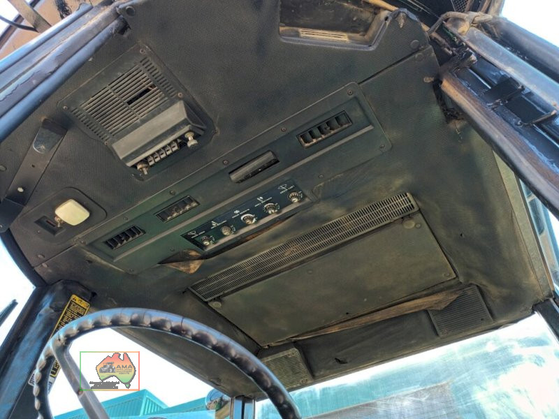 John Deere 4240 Tractor - photo 12