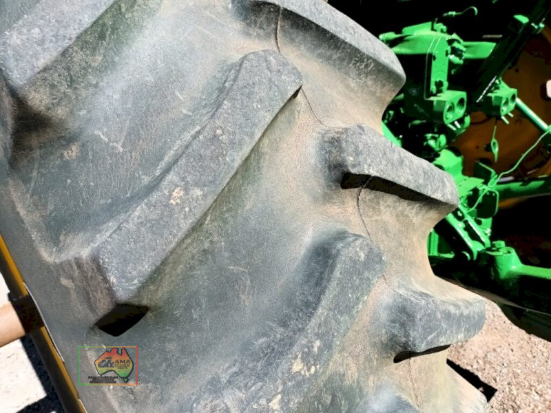 John Deere 4240 Tractor - photo 5