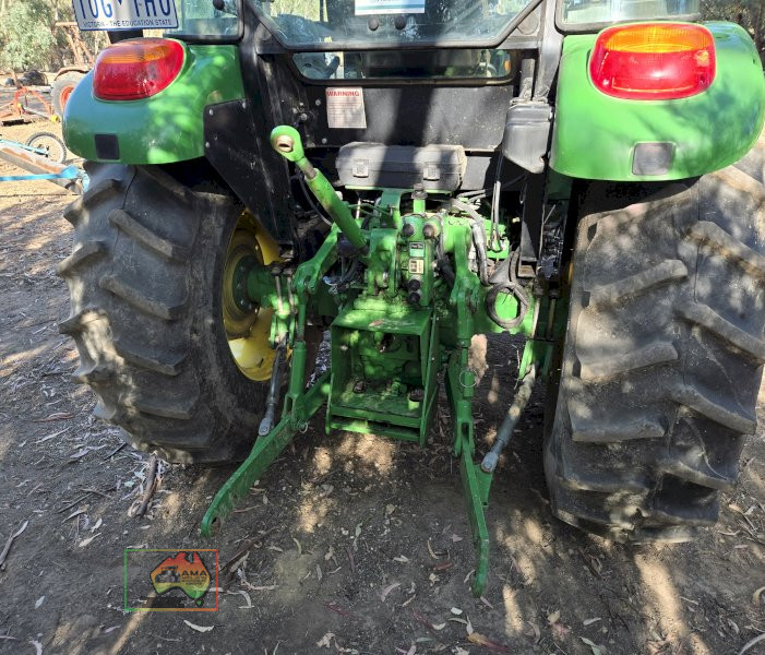 2019 JD-5083E FWA Tractor with FEL - photo 6