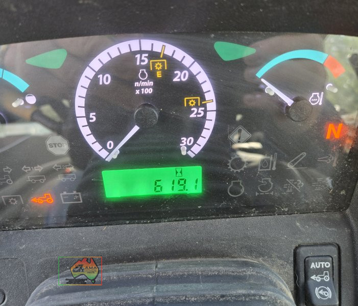 2019 JD-5083E FWA Tractor with FEL - photo 12